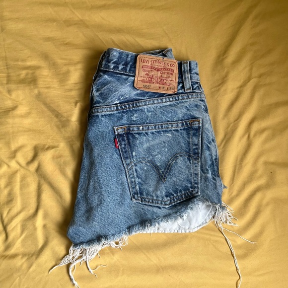 Vintage Levi’s 505 denim shorts - Picture 5 of 8